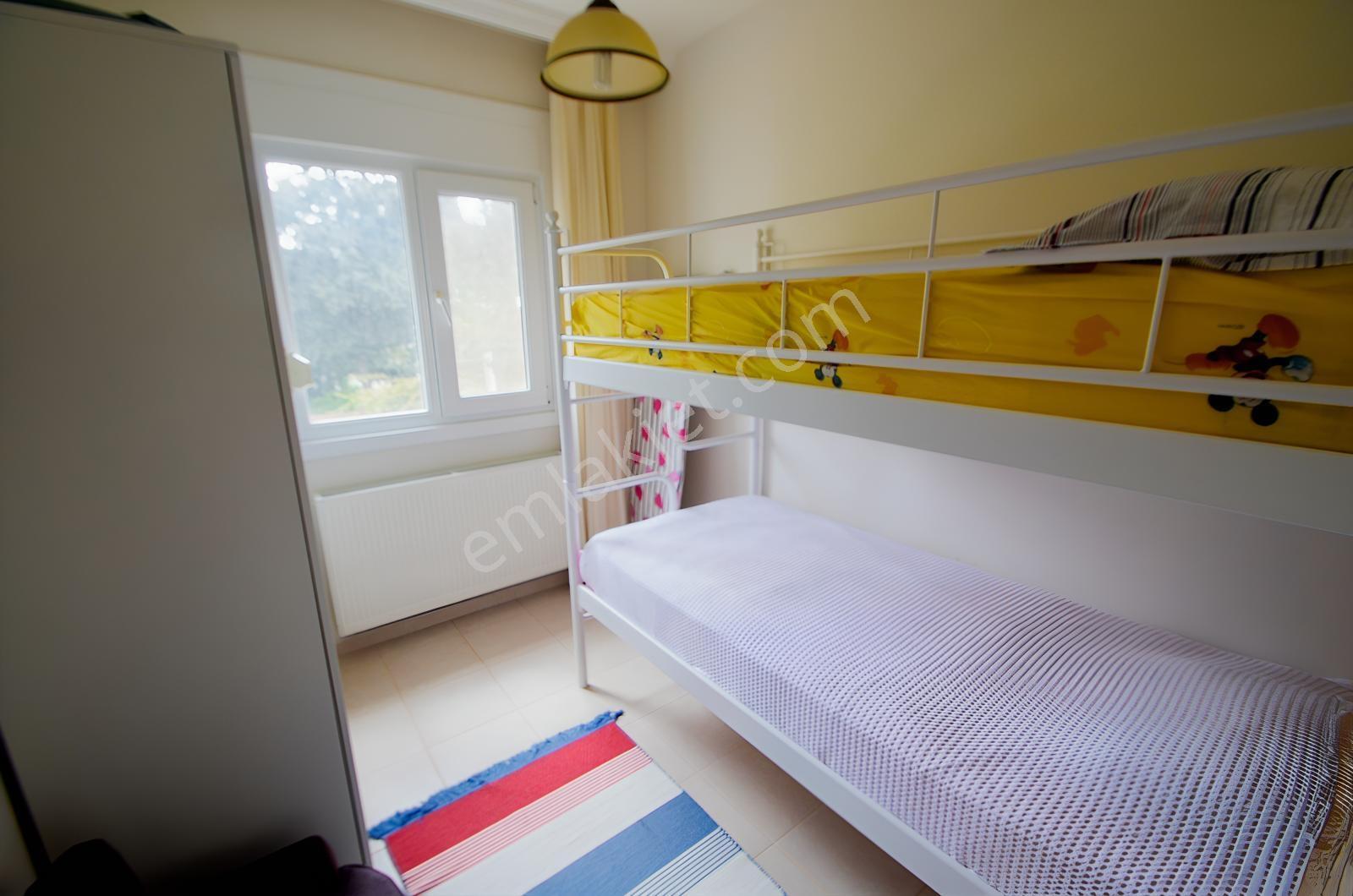 Çeşme Ardıç'ta Sezonluk Kiralık Havuzlu Sitede 3+1 Villa - Görsel 33