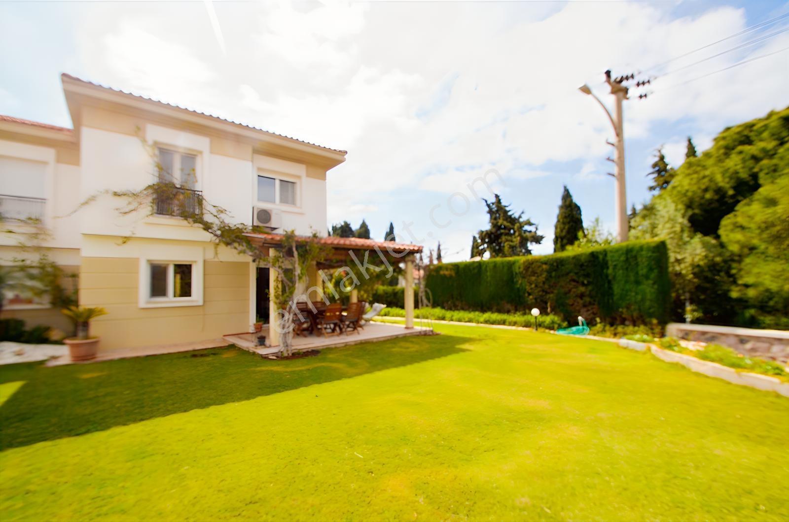Çeşme Ardıç'ta Sezonluk Kiralık Havuzlu Sitede 3+1 Villa - Görsel 2