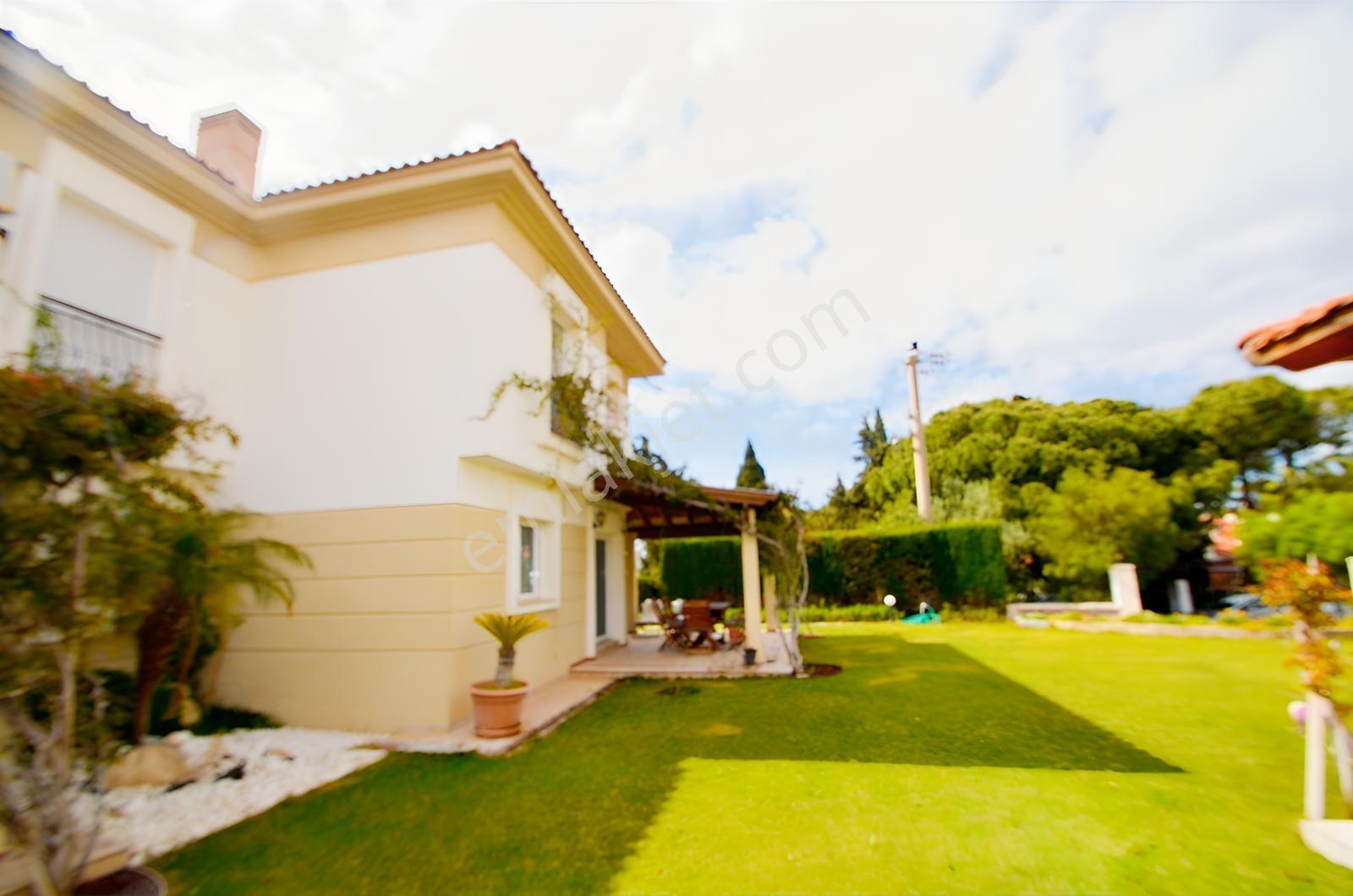 Çeşme Ardıç'ta Sezonluk Kiralık Havuzlu Sitede 3+1 Villa - Görsel 4