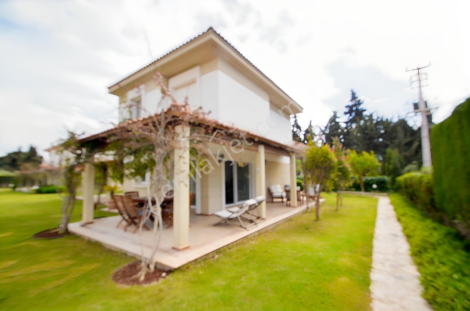 Çeşme Ardıç'ta Sezonluk Kiralık Havuzlu Sitede 3+1 Villa - Görsel 9