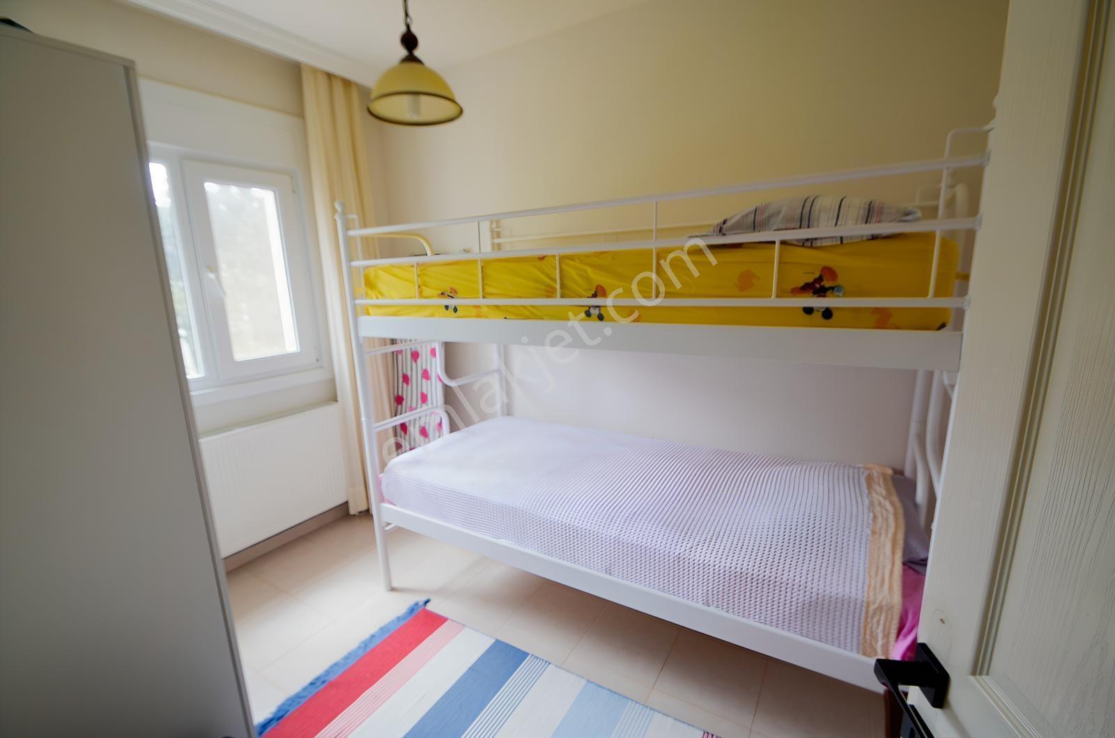 Çeşme Ardıç'ta Sezonluk Kiralık Havuzlu Sitede 3+1 Villa - Görsel 32