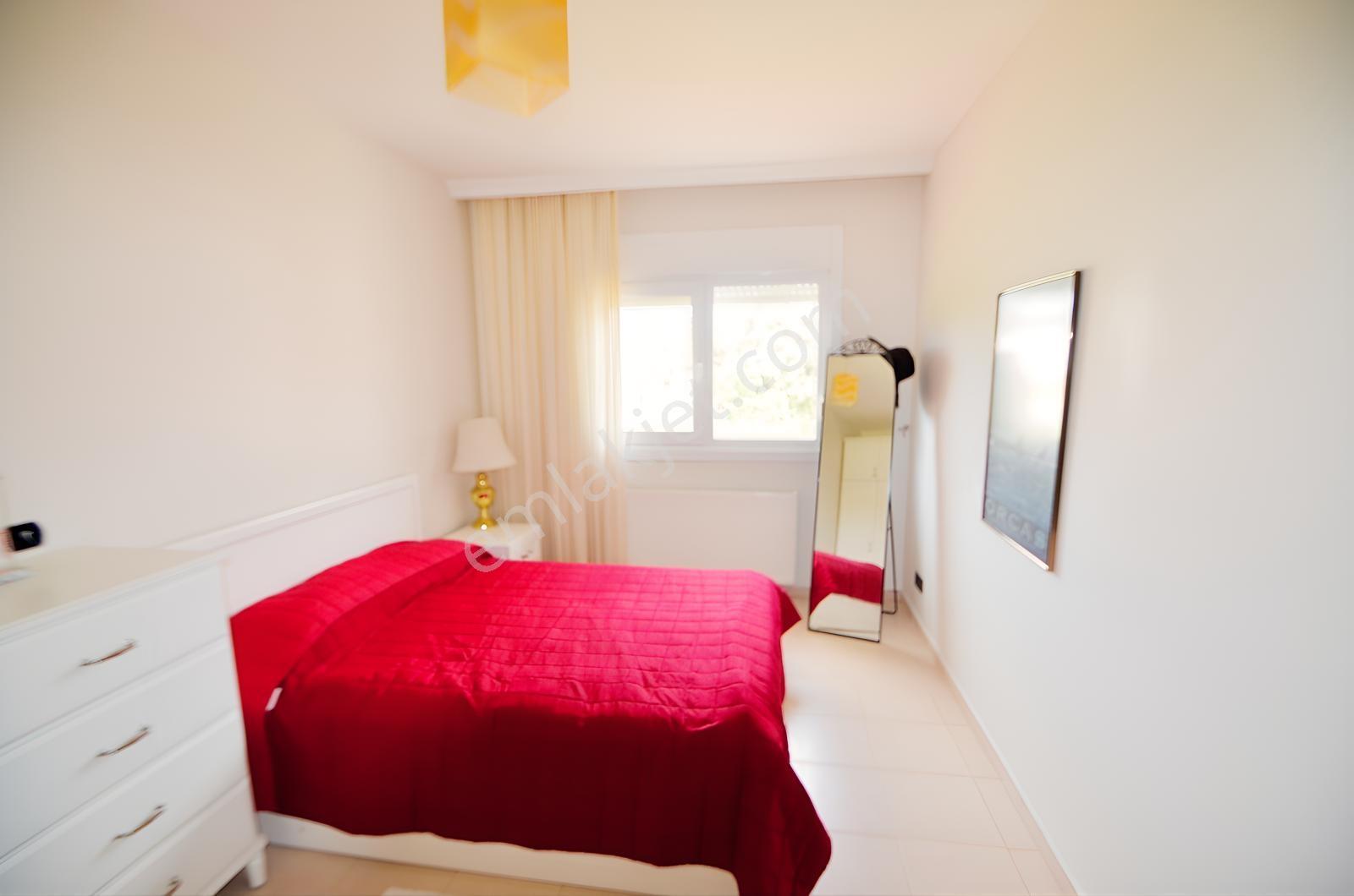 Çeşme Ardıç'ta Sezonluk Kiralık Havuzlu Sitede 3+1 Villa - Görsel 31