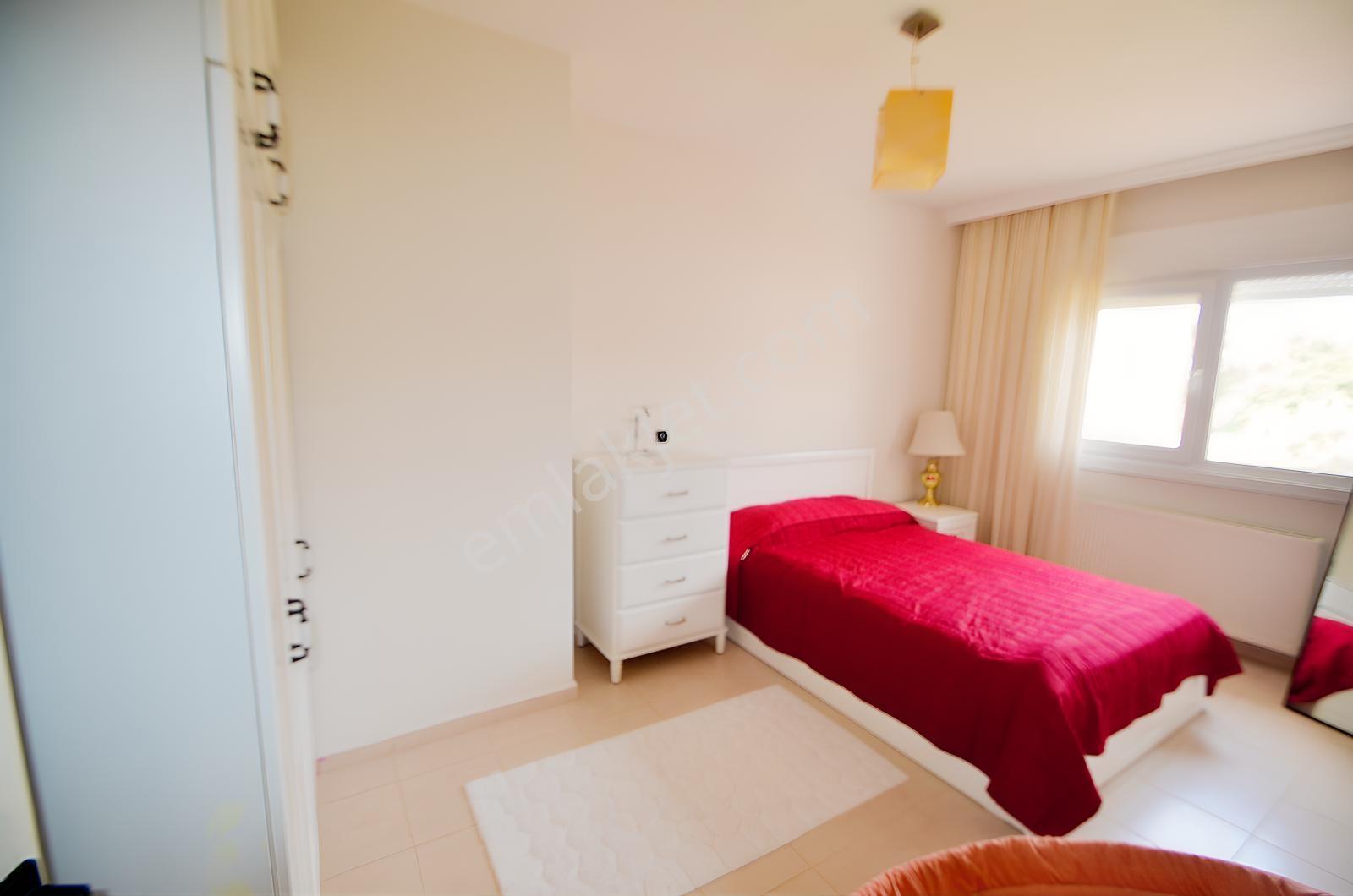 Çeşme Ardıç'ta Sezonluk Kiralık Havuzlu Sitede 3+1 Villa - Görsel 27