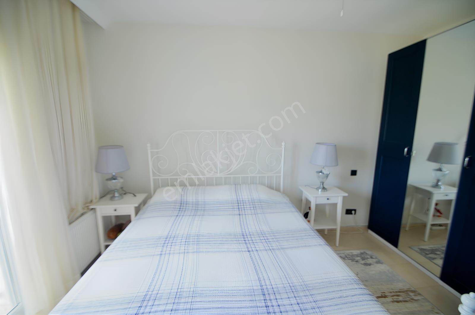 Çeşme Ardıç'ta Sezonluk Kiralık Havuzlu Sitede 3+1 Villa - Görsel 23
