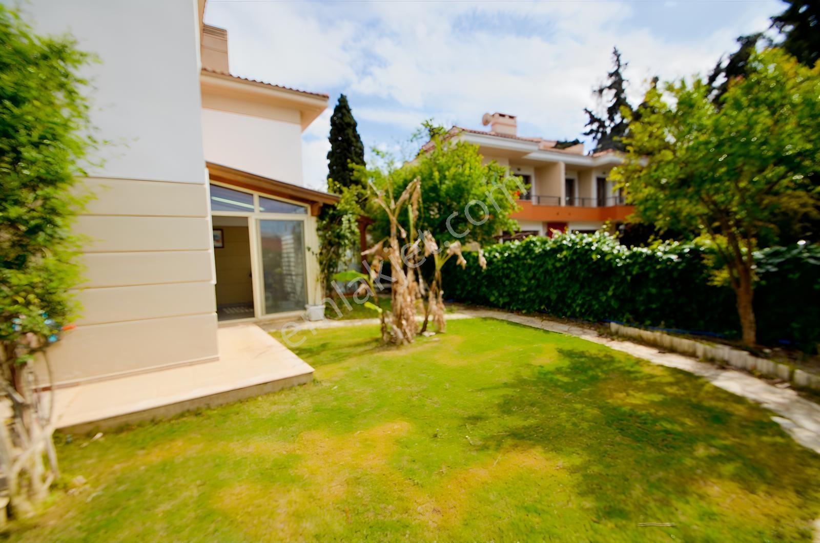 Çeşme Ardıç'ta Sezonluk Kiralık Havuzlu Sitede 3+1 Villa - Görsel 6