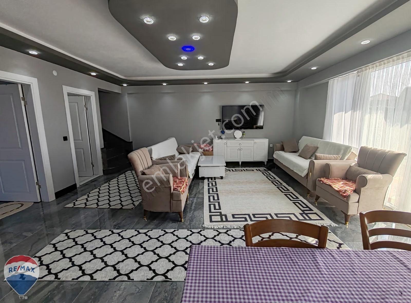 Re/max Mavi'den Müstakil Bahceli Havuzlu Mut. Ayrı Köşe Villa - Görsel 3