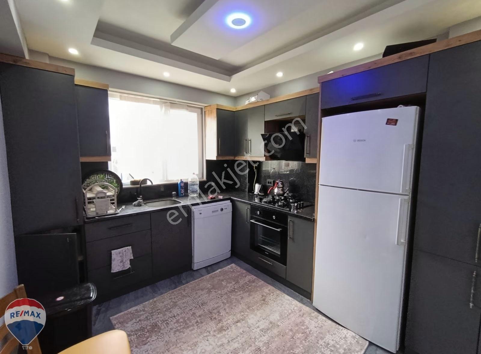 Re/max Mavi'den Müstakil Bahceli Havuzlu Mut. Ayrı Köşe Villa - Görsel 6