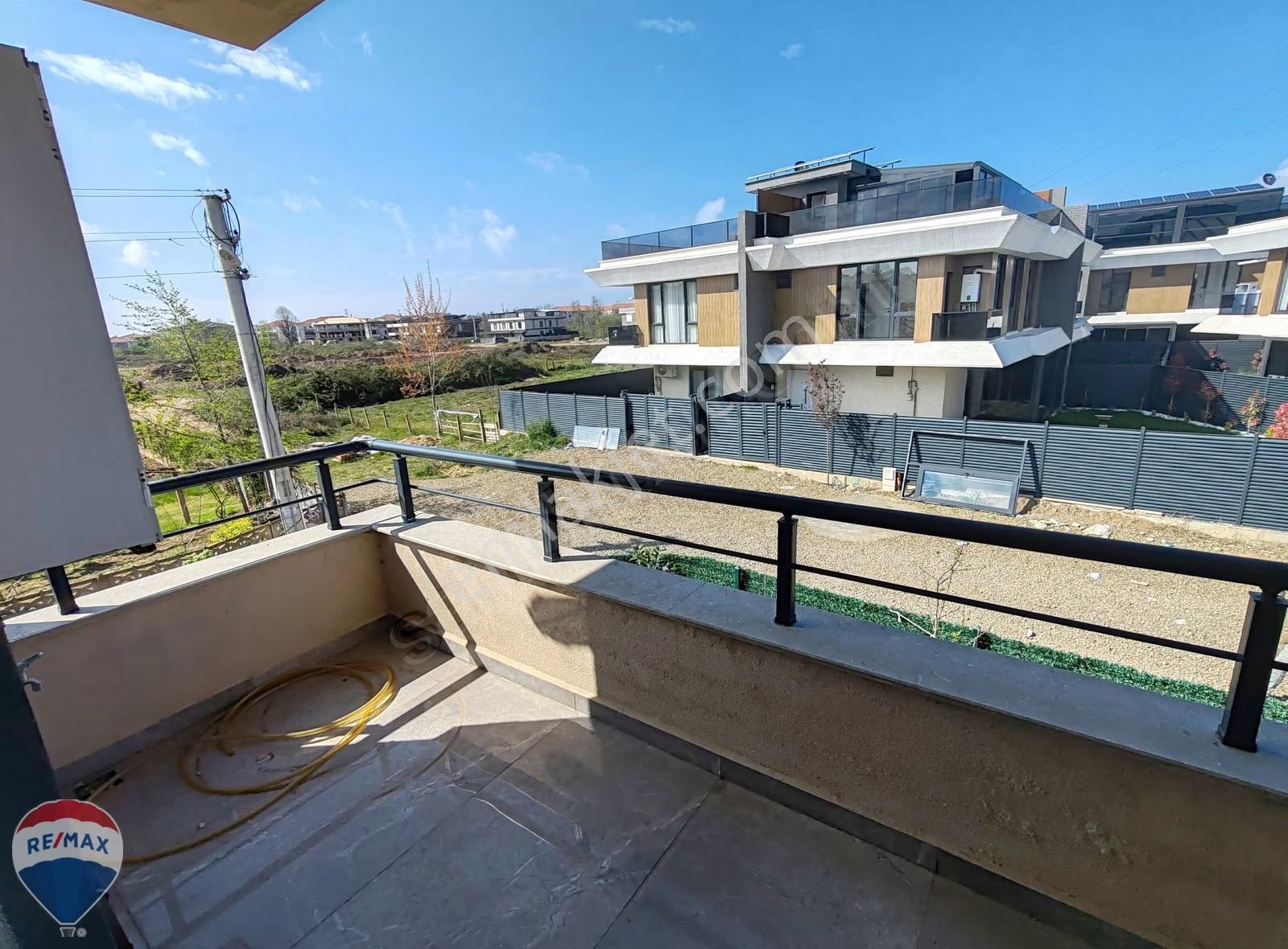 Re/max Mavi'den Müstakil Bahceli Havuzlu Mut. Ayrı Köşe Villa - Görsel 22