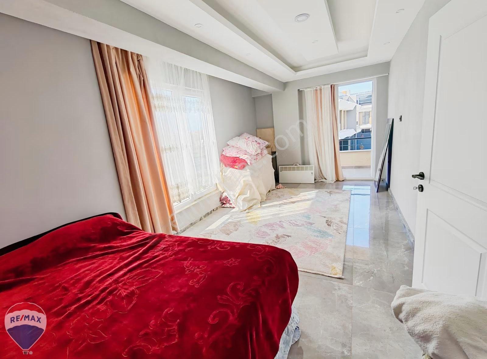 Re/max Mavi'den Müstakil Bahceli Havuzlu Mut. Ayrı Köşe Villa - Görsel 17