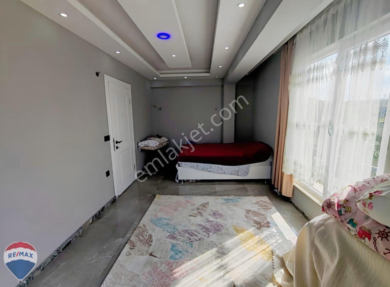 Re/max Mavi'den Müstakil Bahceli Havuzlu Mut. Ayrı Köşe Villa - Görsel 16