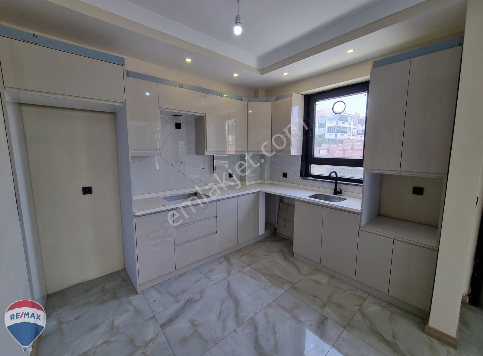 Deniz Manzaralı Havuzlu Teraslı Müstakil Tripleks Sıfır Villa - Görsel 12