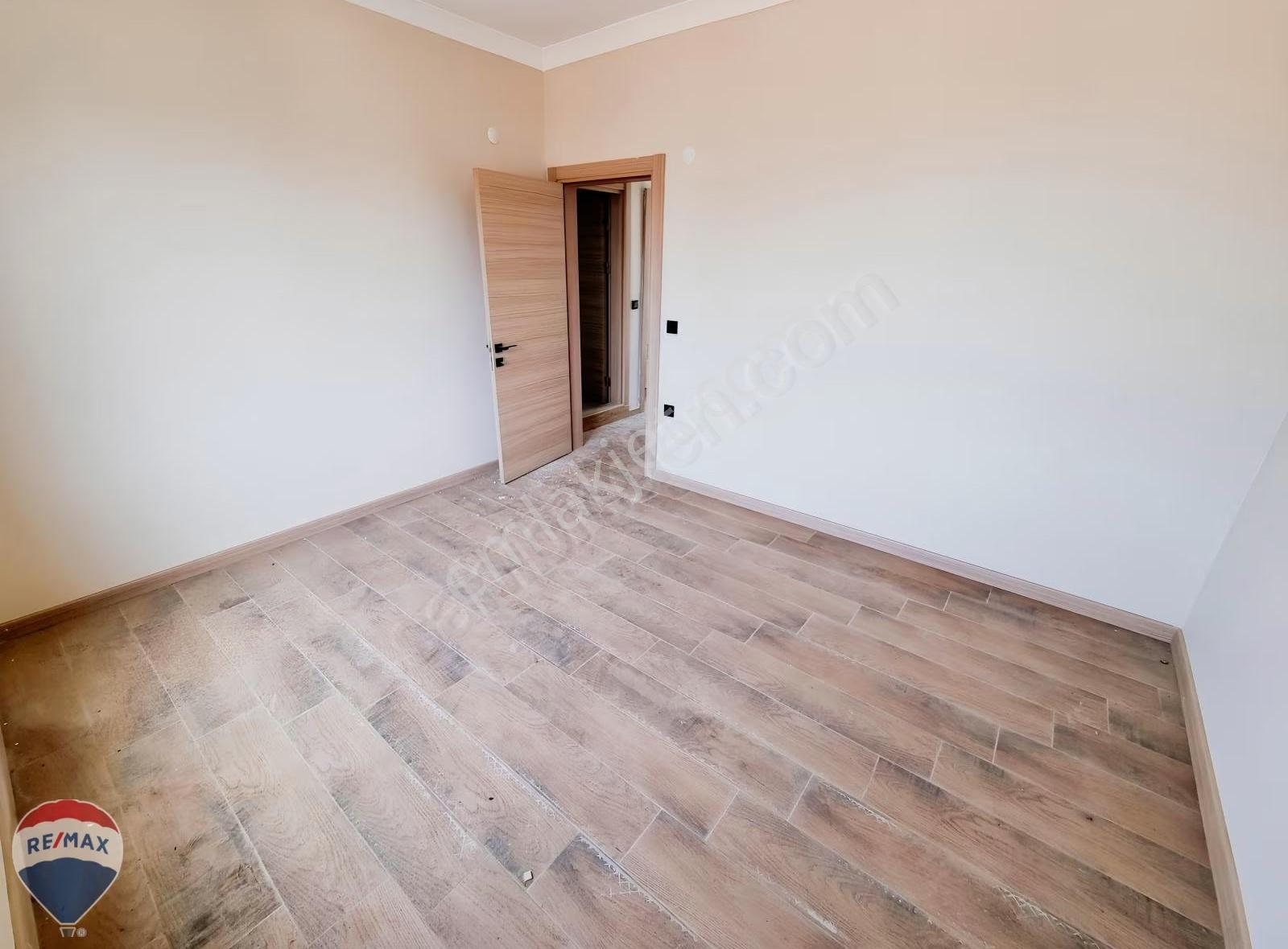 Deniz Manzaralı Havuzlu Teraslı Müstakil Tripleks Sıfır Villa - Görsel 22