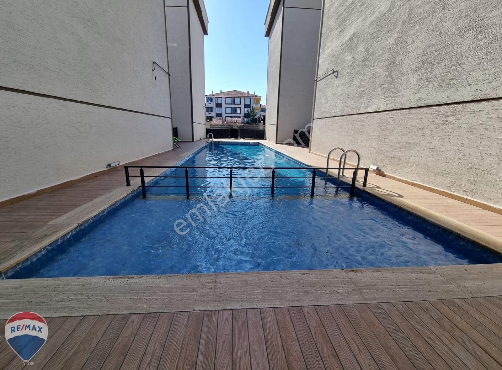 Deniz Manzaralı Havuzlu Teraslı Müstakil Tripleks Sıfır Villa - Görsel 17