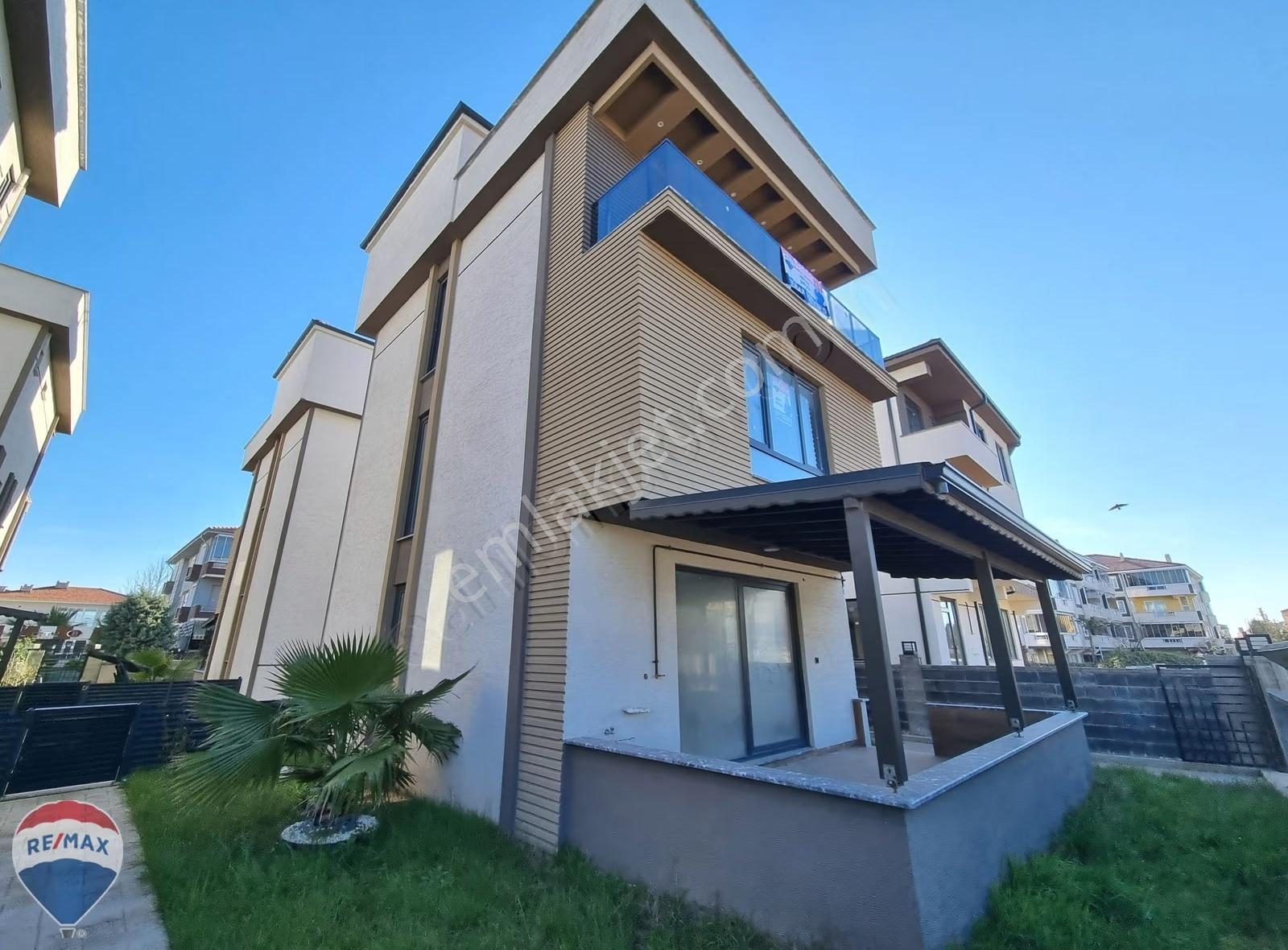 Deniz Manzaralı Havuzlu Teraslı Müstakil Tripleks Sıfır Villa - Görsel 10