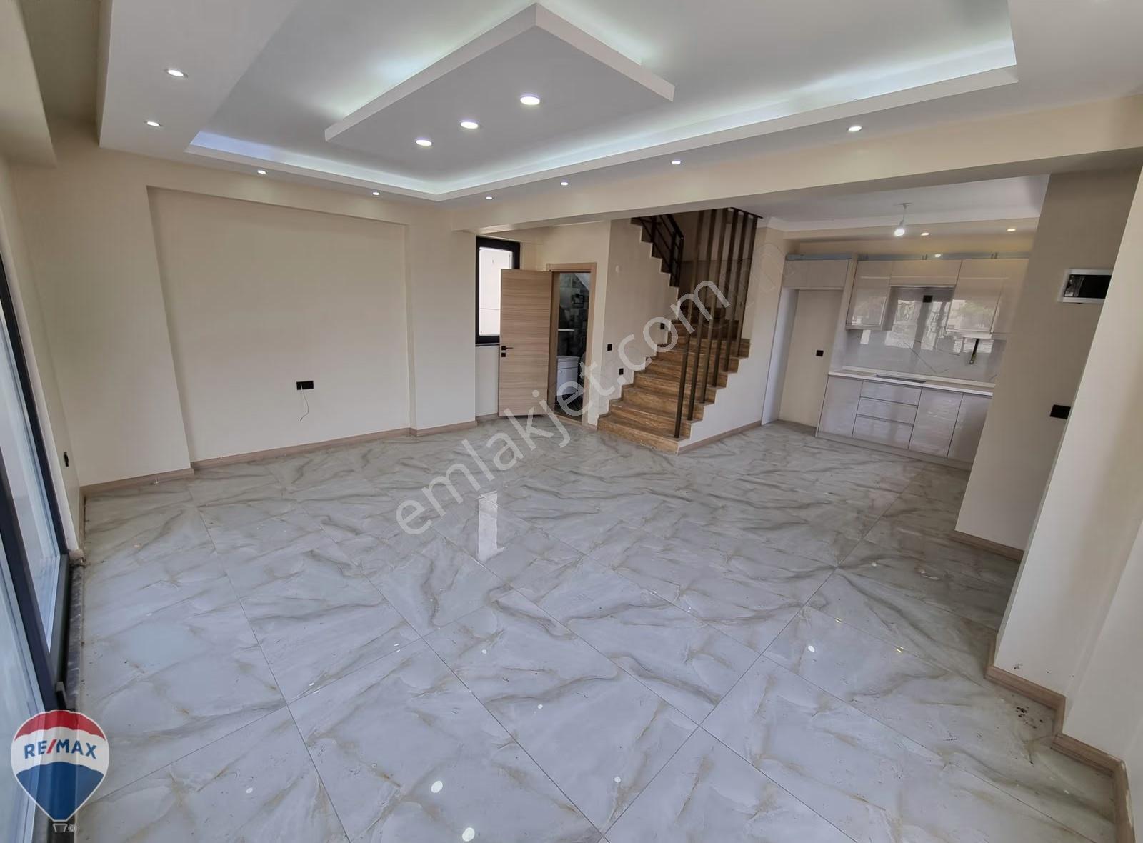 Deniz Manzaralı Havuzlu Teraslı Müstakil Tripleks Sıfır Villa - Görsel 18