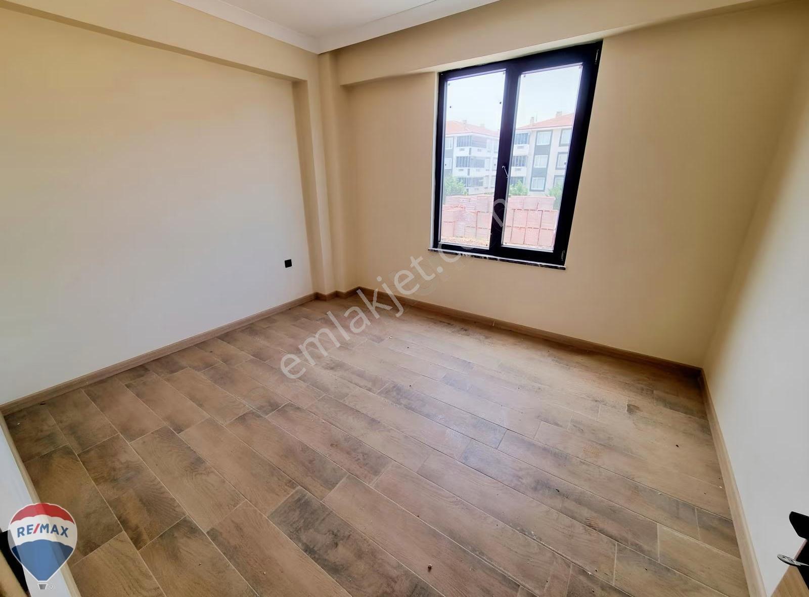 Deniz Manzaralı Havuzlu Teraslı Müstakil Tripleks Sıfır Villa - Görsel 14