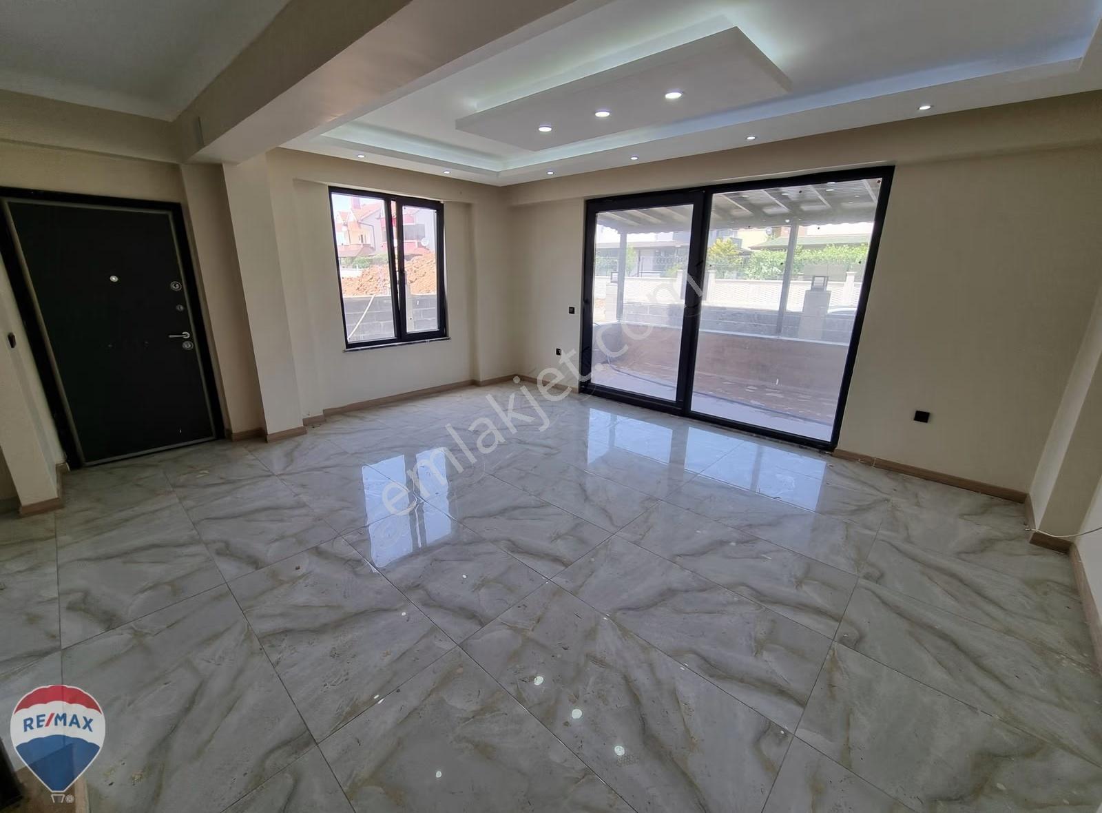 Deniz Manzaralı Havuzlu Teraslı Müstakil Tripleks Sıfır Villa - Görsel 11
