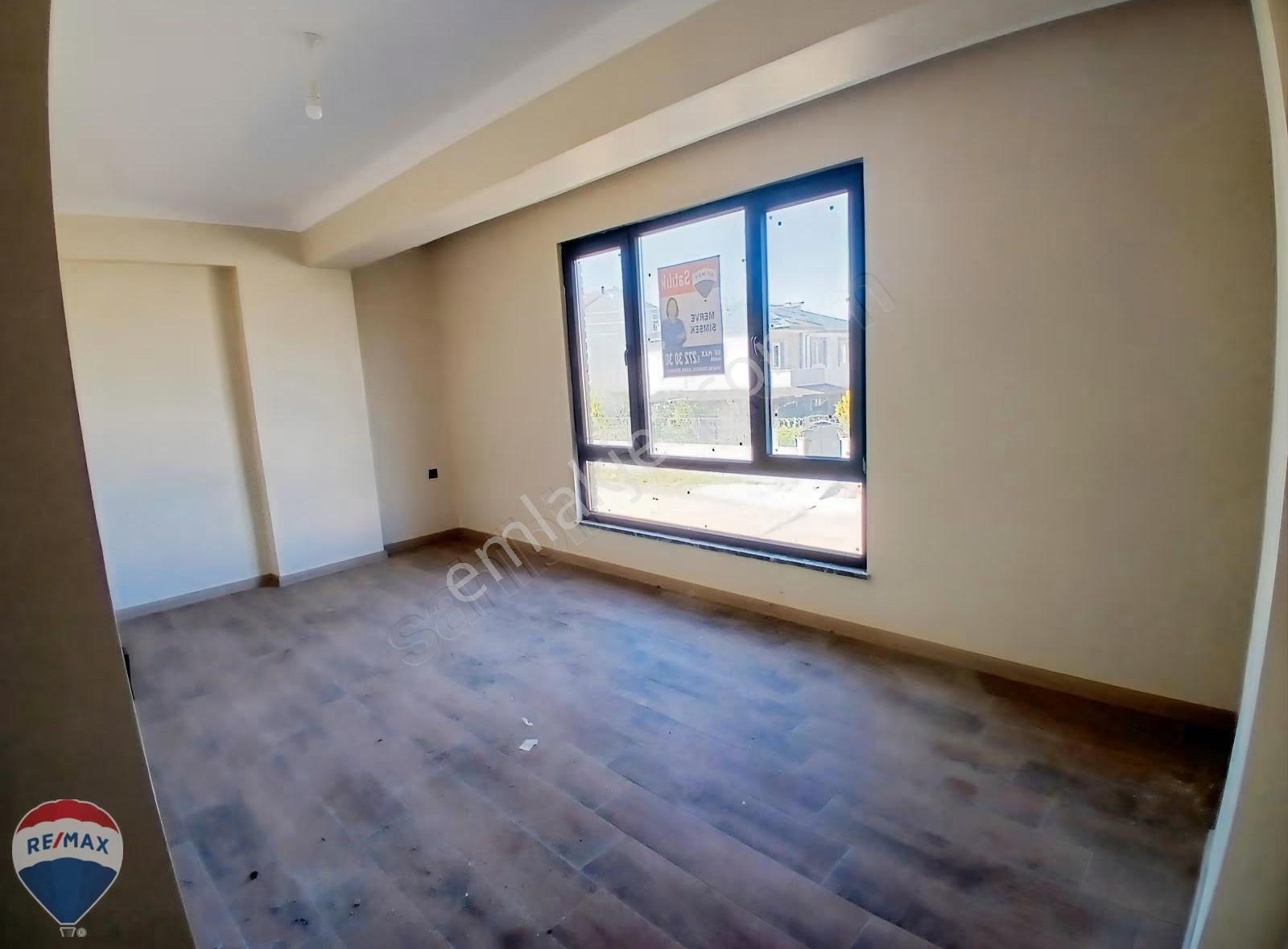 Deniz Manzaralı Havuzlu Teraslı Müstakil Tripleks Sıfır Villa - Görsel 15