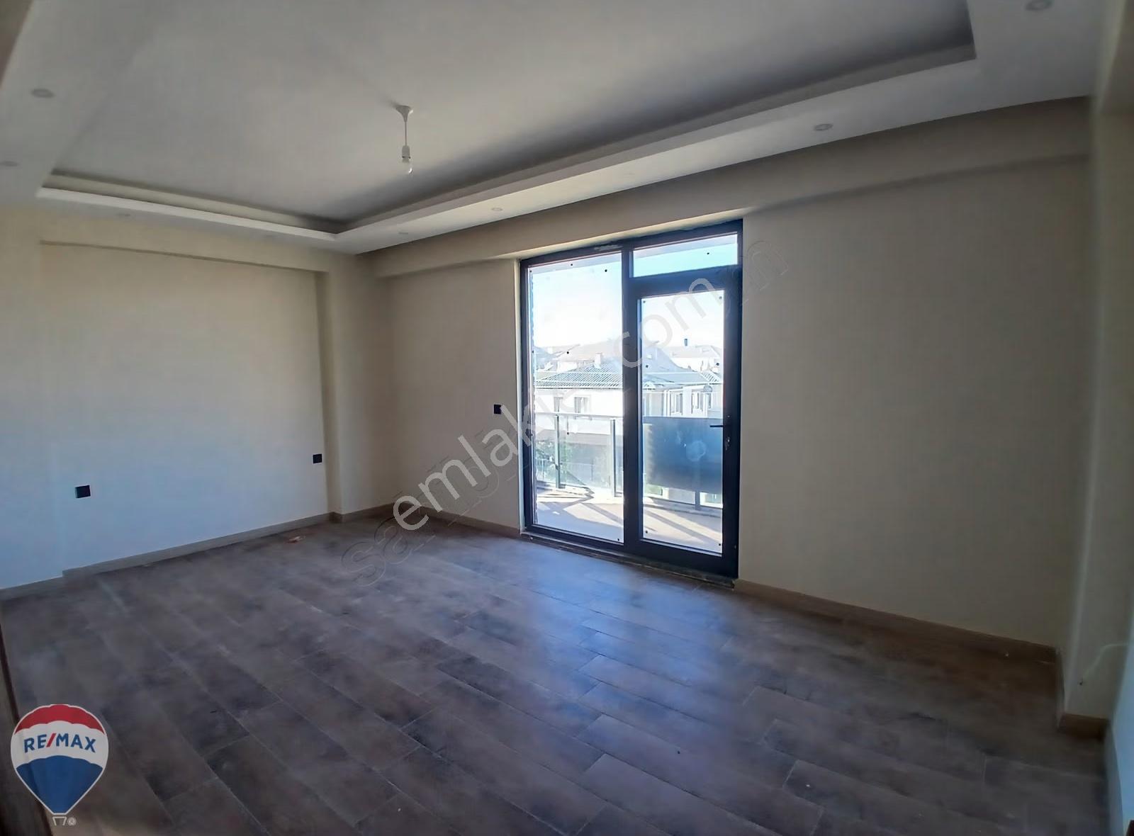 Deniz Manzaralı Havuzlu Teraslı Müstakil Tripleks Sıfır Villa - Görsel 4