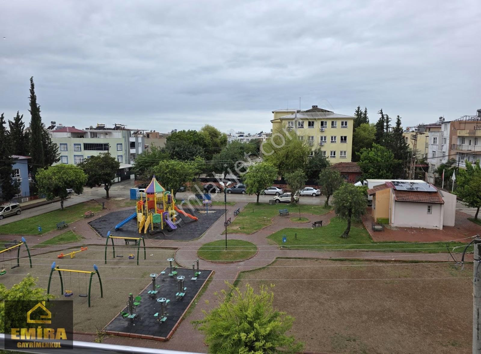Bahcesehırde 5 +1 Genis Oturumlu Teraslı Dublex Daire - Görsel 3