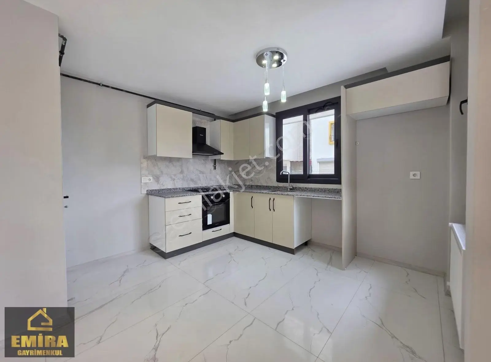 Mitatpaşada 3+1 Hobi Odalı Full + Full Sıfır Daire