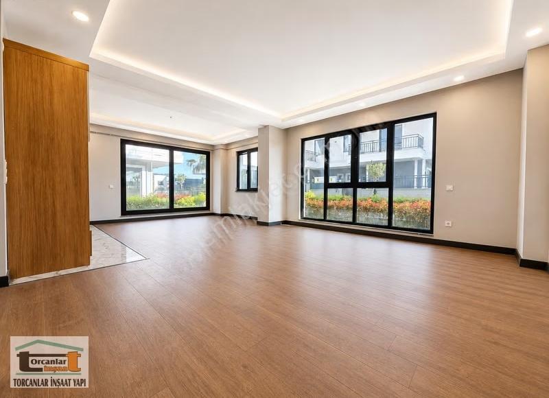 Torcanlar'dan, Havuz Cepheli, Bahçe Kullanımlı, Lüx 2+1 Daire