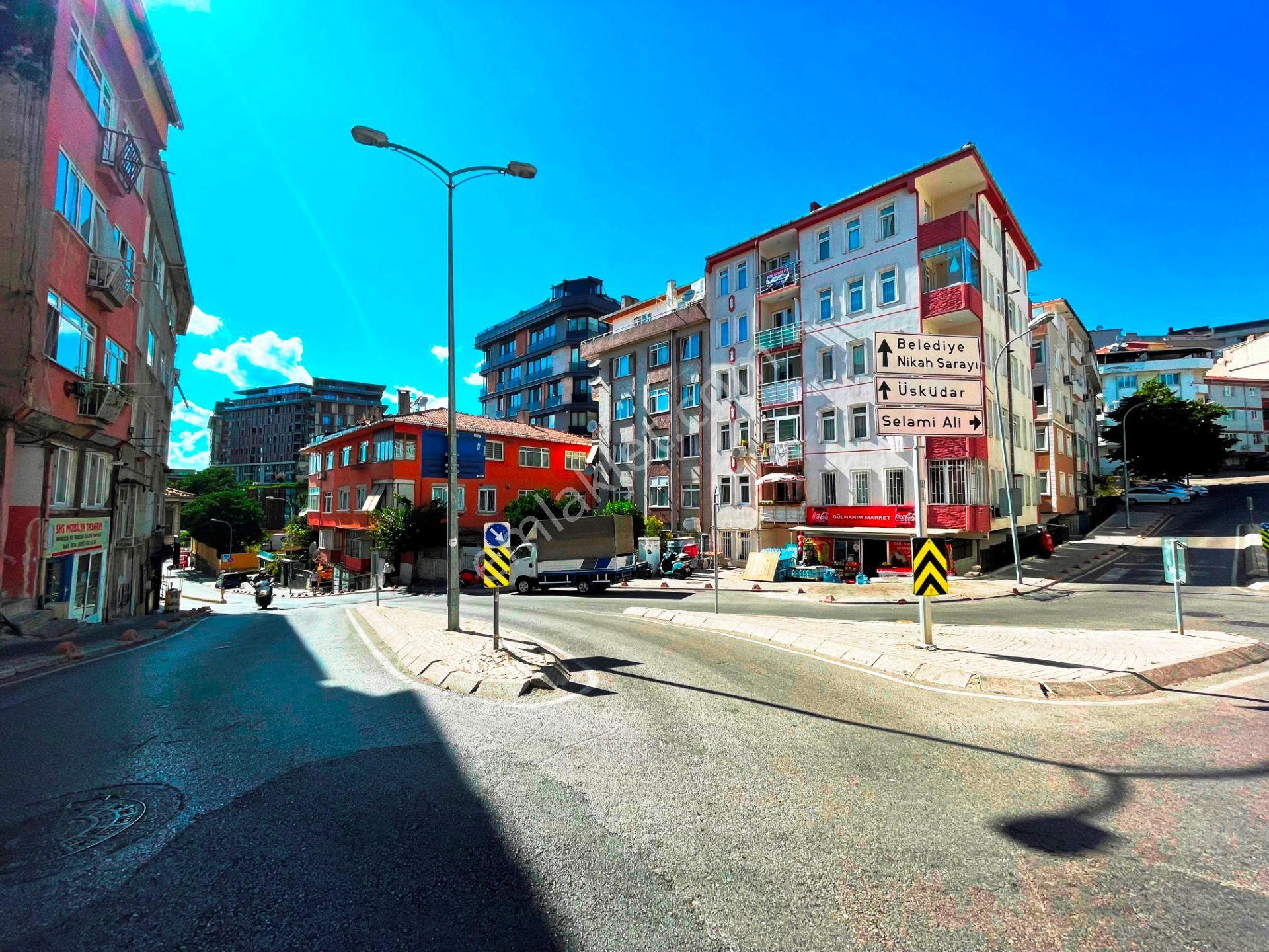 Üsküdar Nev Çarşı Avm Yakını 20.000 Tl Kiracılı 65m2 Satılık 1+1