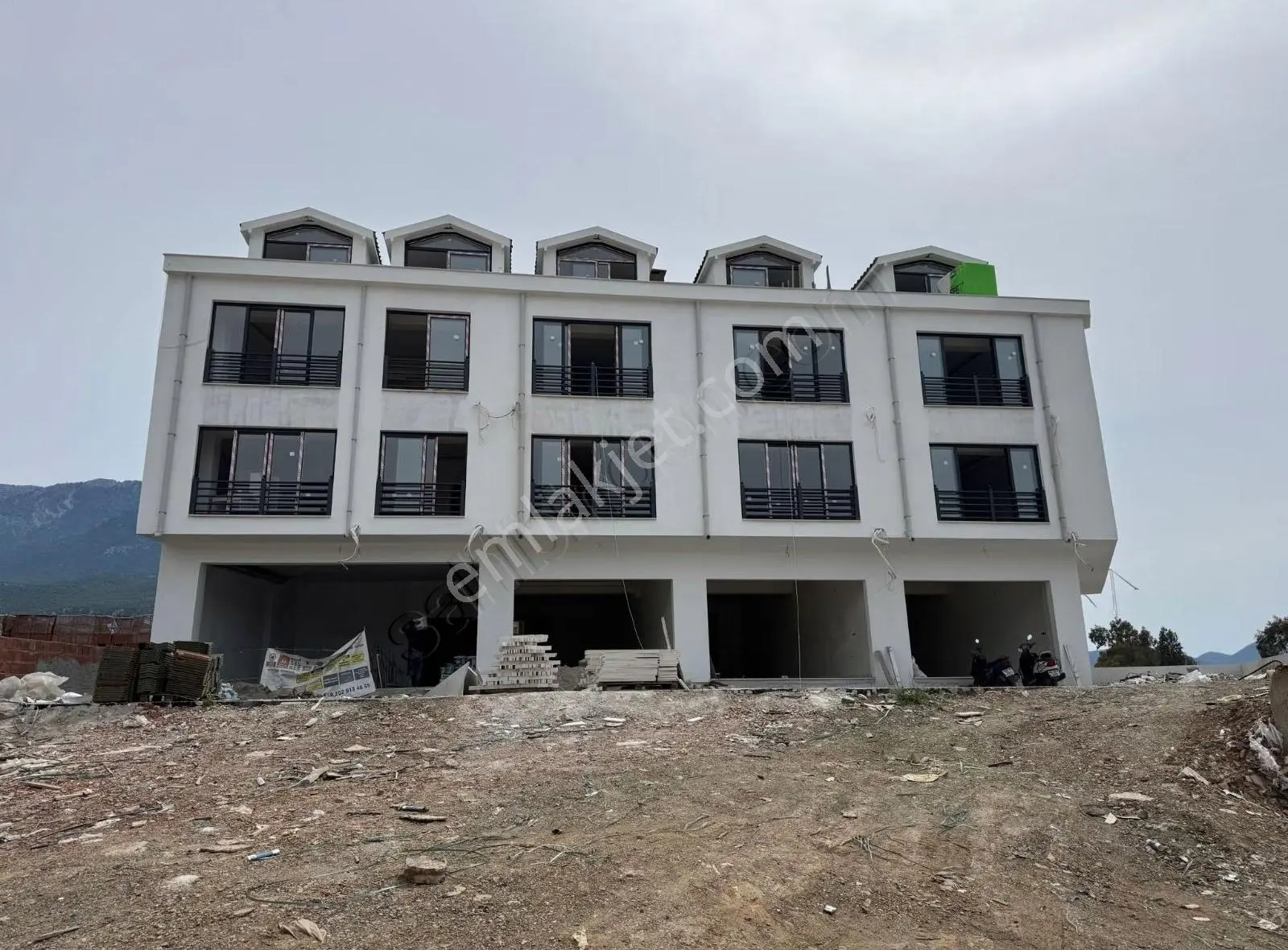 Fethiye Karaçulha Çevreyolunda Asansörlü 1+1 Satılık Köşe Daire