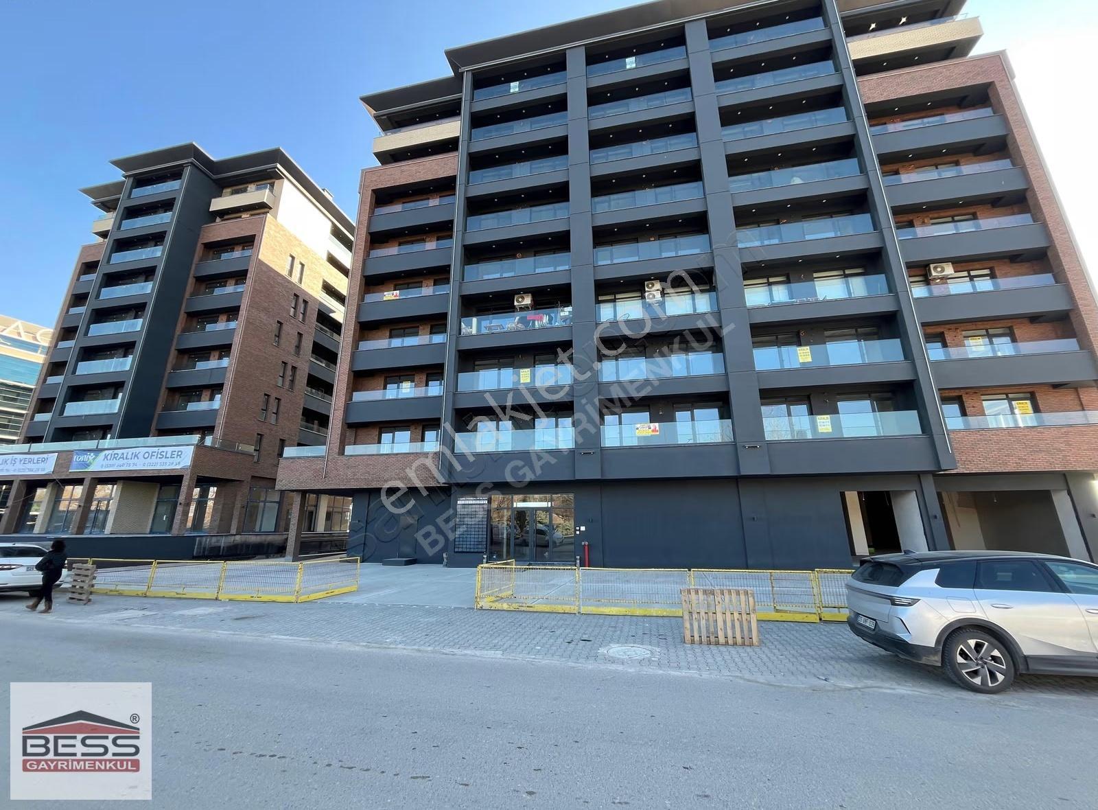 Bess'den Acıbadem Yanı Capella Plazada Kiralık 1+1 İş Yeri(ofis)