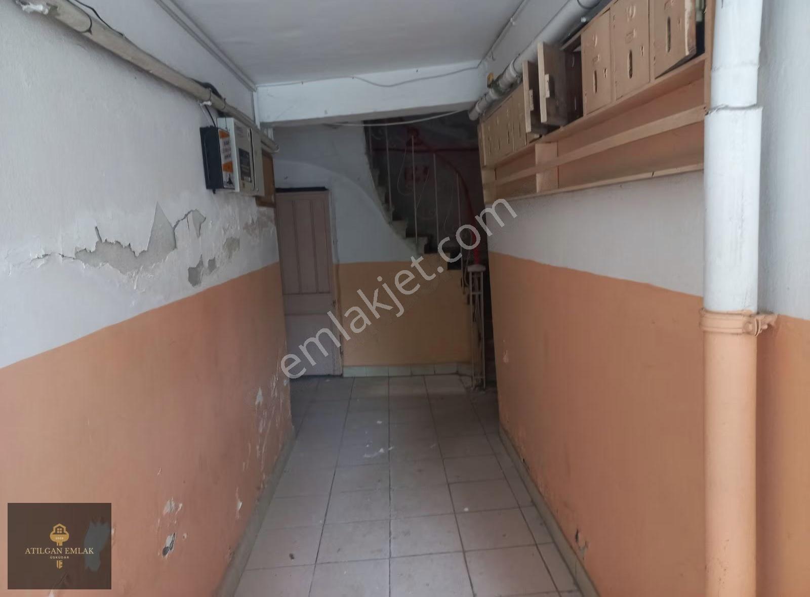 Zeynep Kamil Hastanesi'ne Yakın Kısmı Eşyalı Son Kat Daire