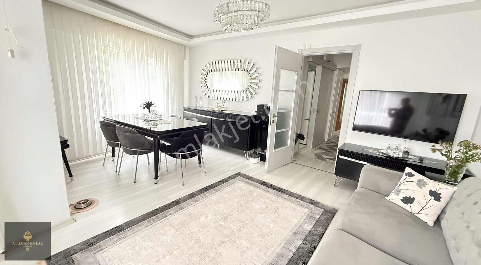Üsküdar Merkezde 3.5+1 Özel Tasarım Panjurlu Balkonlu Daire - Görsel 19