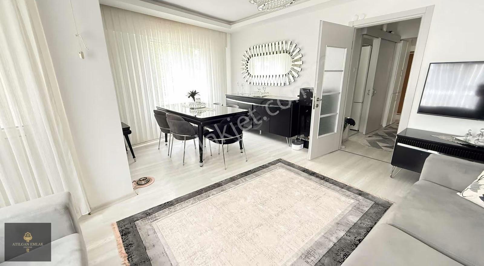 Üsküdar Merkezde 3.5+1 Özel Tasarım Panjurlu Balkonlu Daire - Görsel 34