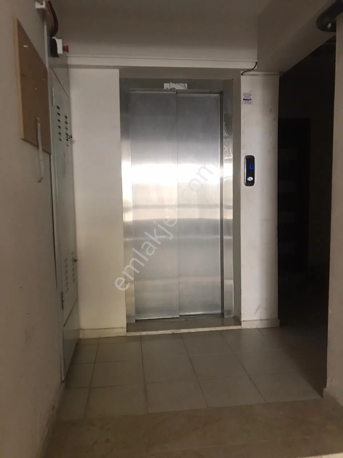 Fiyat Düştü! Öz Elit Emlak'tan Muradiye Mah. Satılık 2+1, Asansörlü Ara Kat Daire 3.500.000 Tl. - Görsel 4