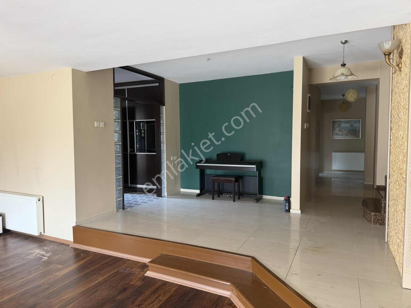 Özgün Gm'den - Güzelyurt'ta Doktorlar Sitesi 4+1 Kiralık Dubleks - Görsel 8