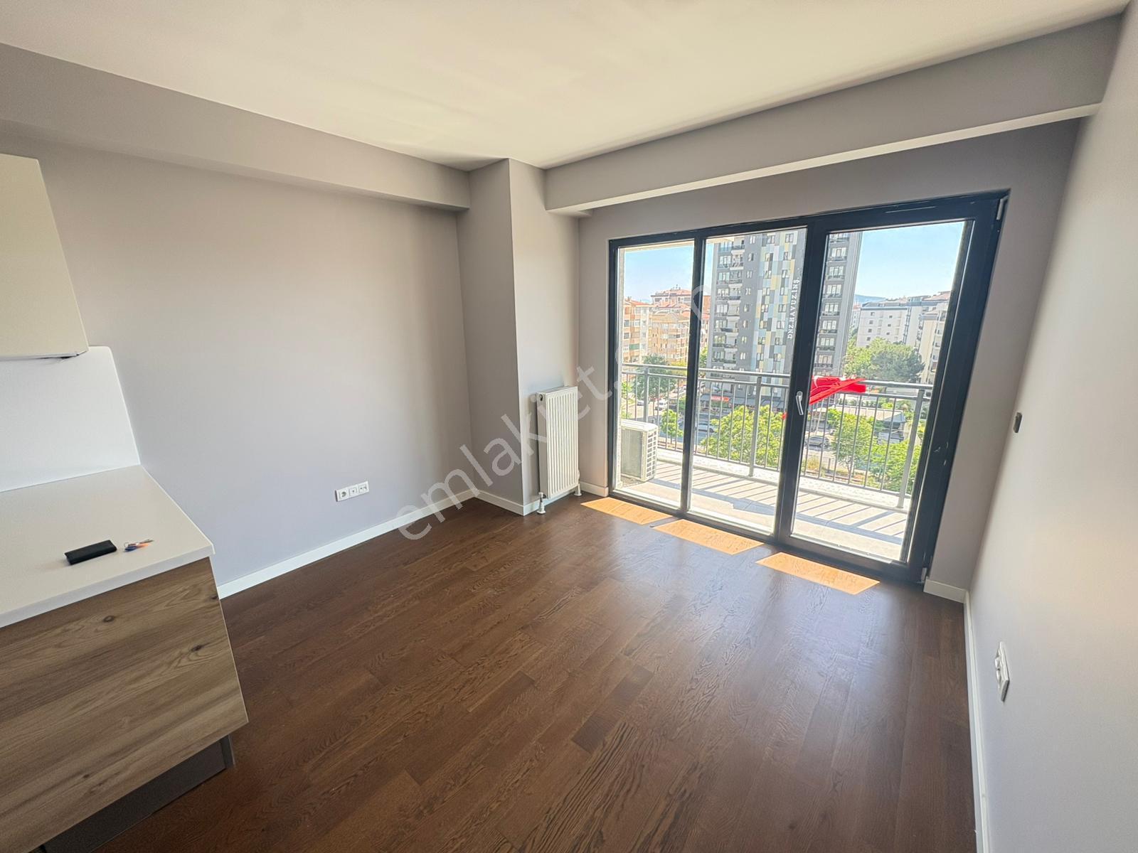 ▃artemin▃prava Kartal Sitesi'nde Ön Cephe Balkonlu 60m² Lüks 1+1 - Görsel 4