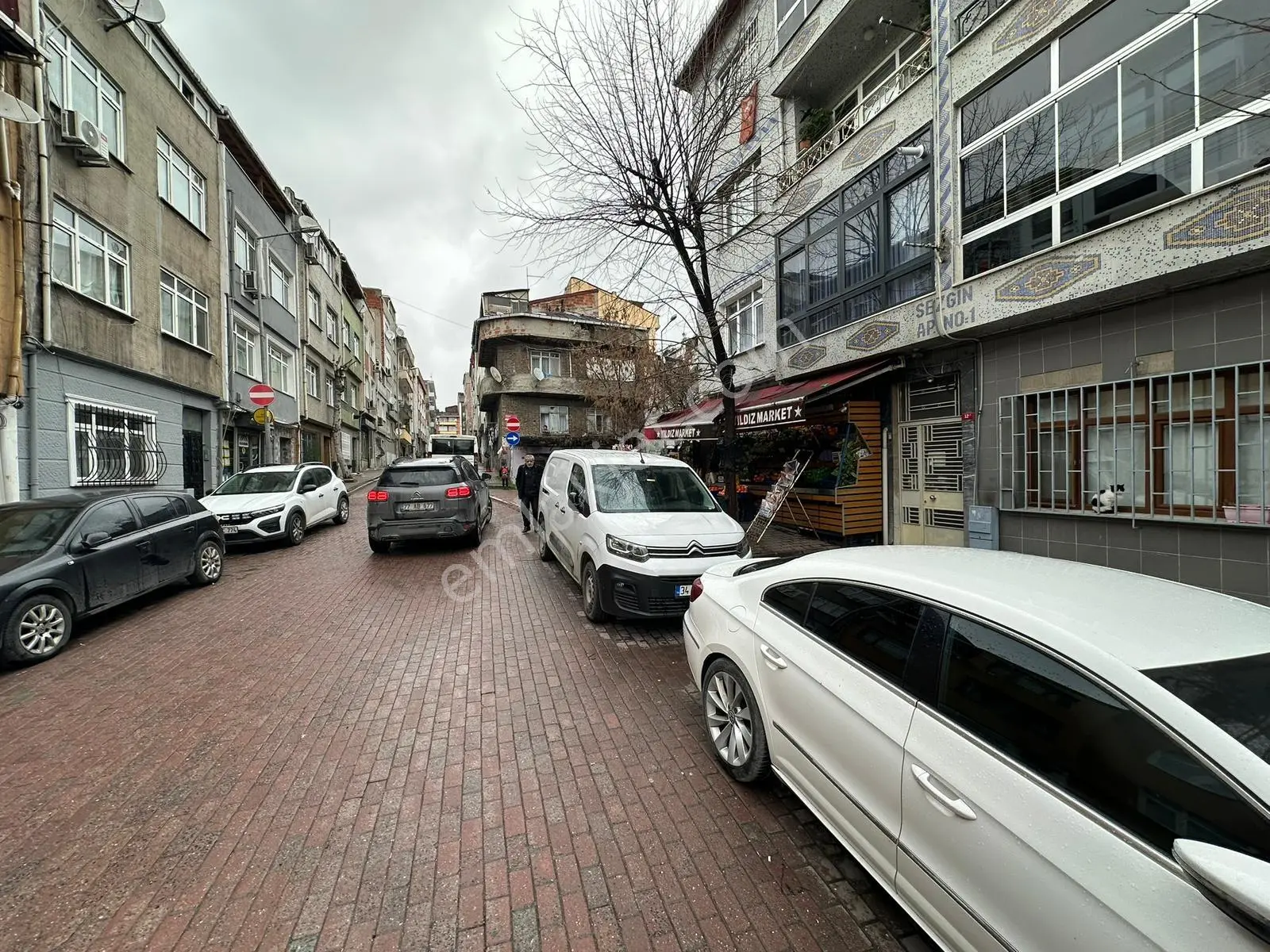 Şeref Emlak'tan Düz Giriş Köşe Dükkan