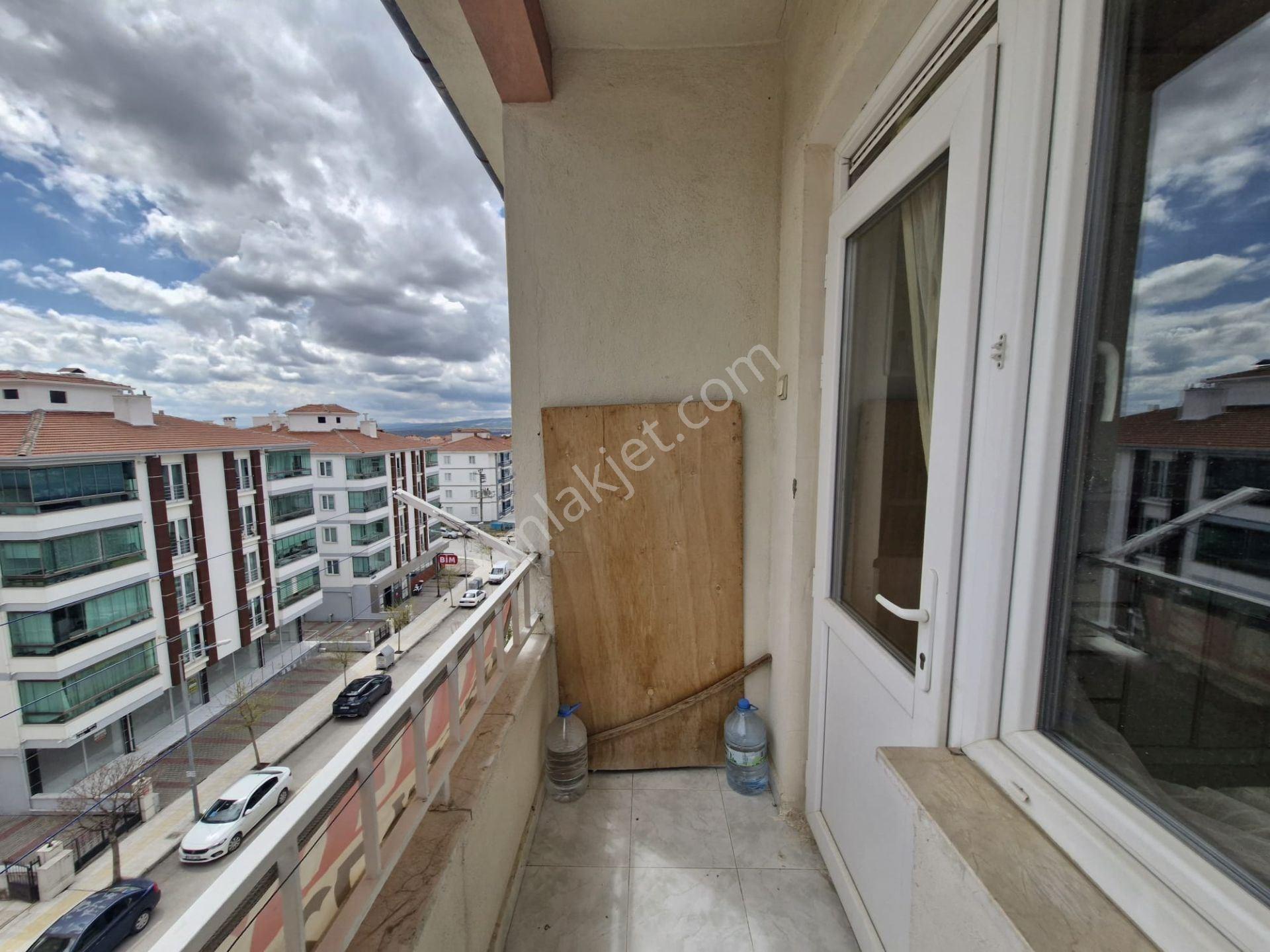 Bahçelievler Mahallesi M.akif Ersoy 1.cadde Üzeri Bakımlı 3+1 Daire - Görsel 8
