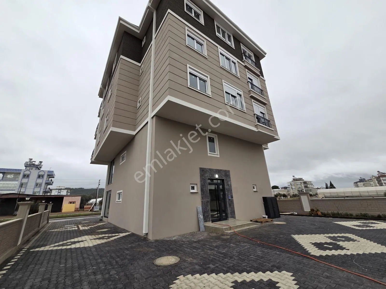 Demirel Mah.de 2+1 Sıfır Asansörlü Lüks Arakatta 90m2 İskanlı