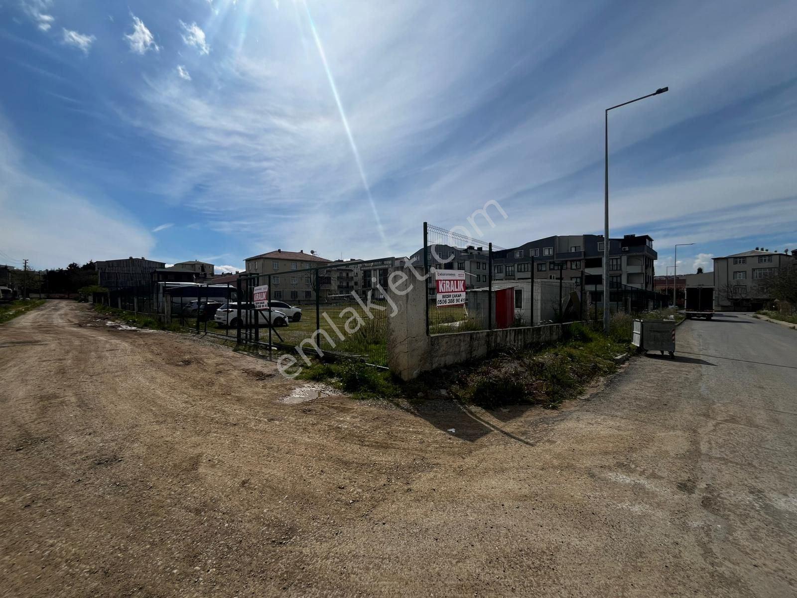 E-5 Yanıı Çok İyi Konumda Kiralık 3.600m2 Arsa