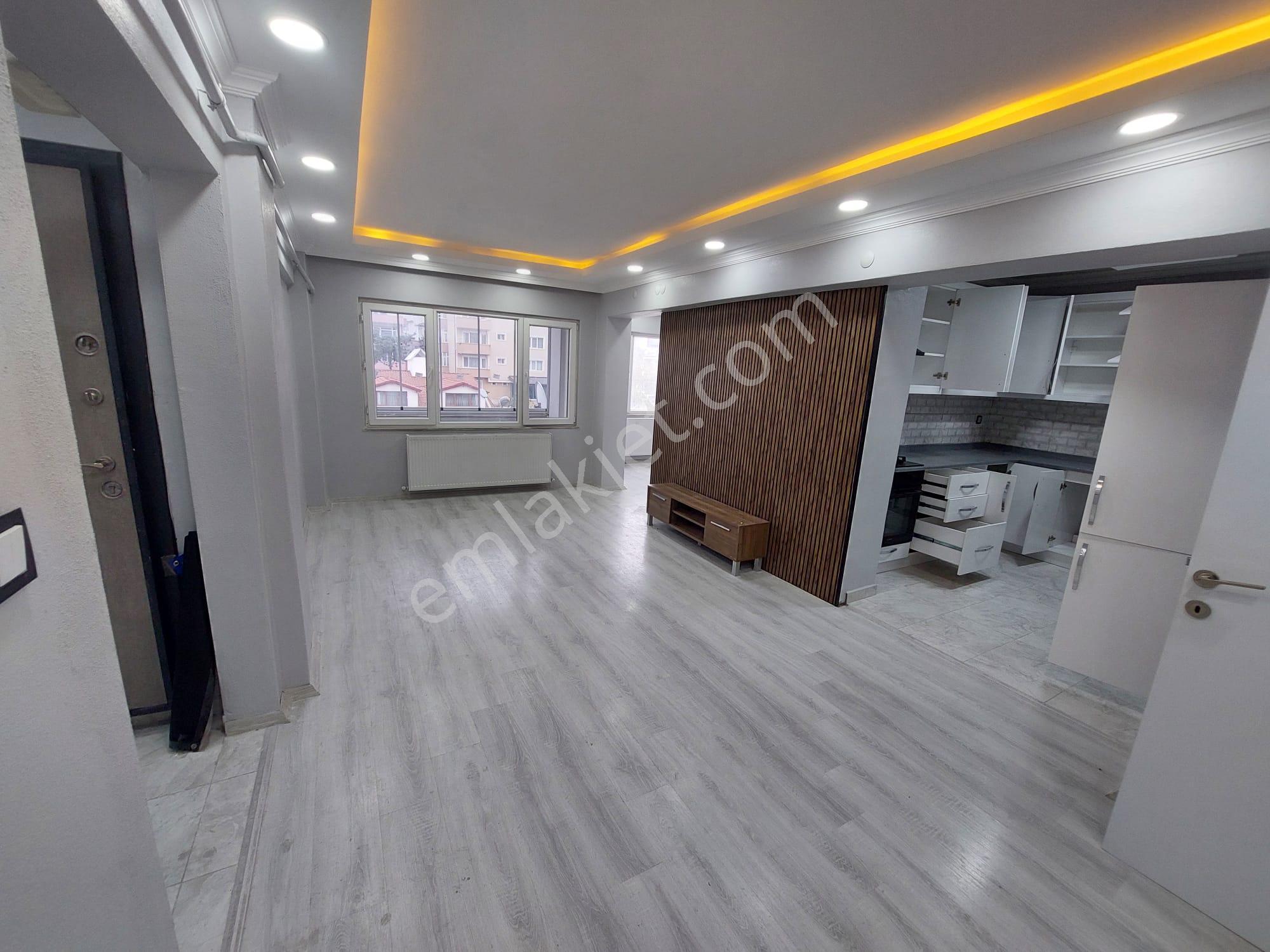 Re/max Dan Adapazarı Tek Yokuşunda Yenilenmiş 3+1 Satılık Daire - Görsel 2