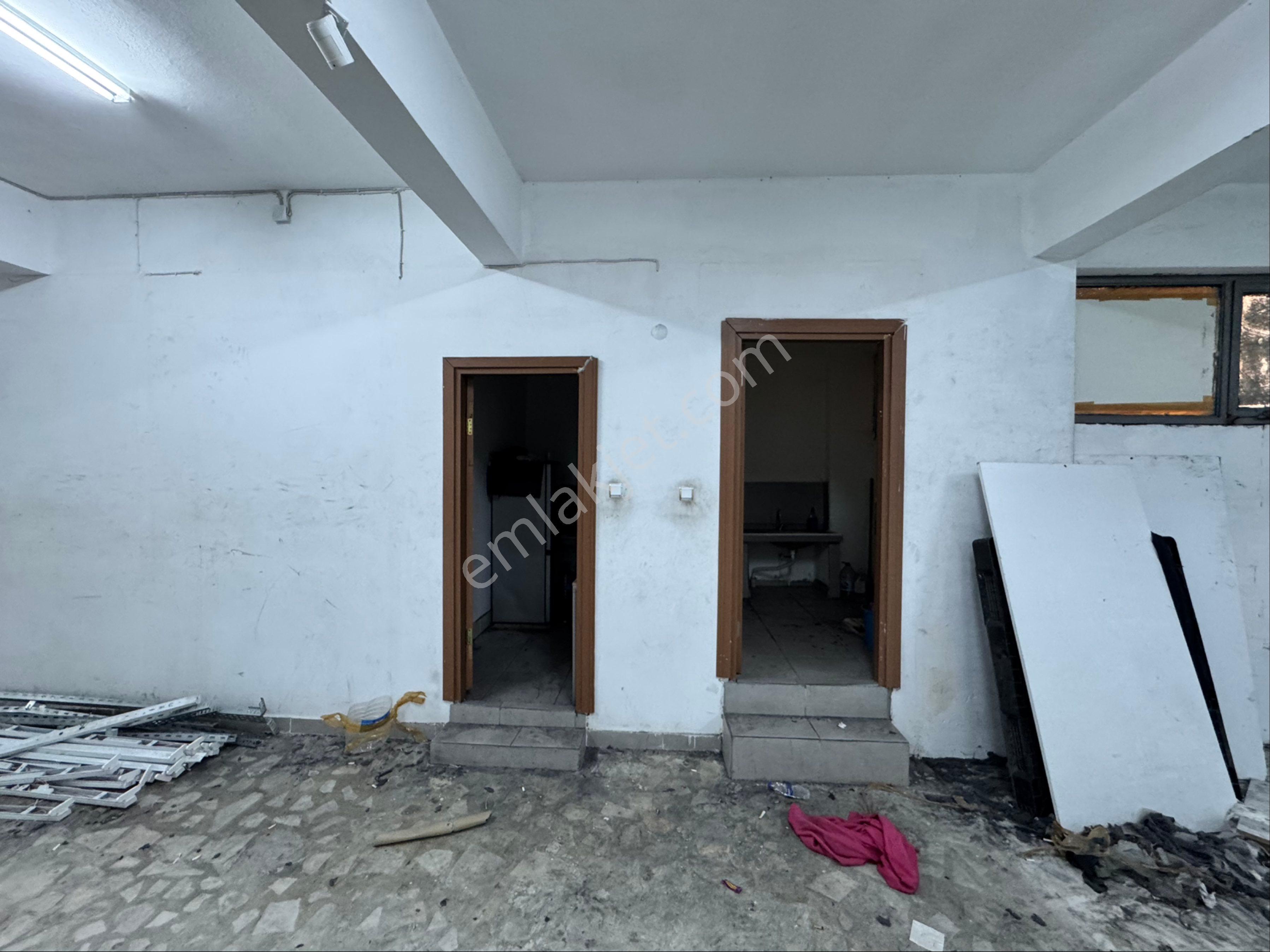 Depo- Marmara Forum Bakırköy Adleysi Cepheli Eşsiz Kiralık Depo - Görsel 7
