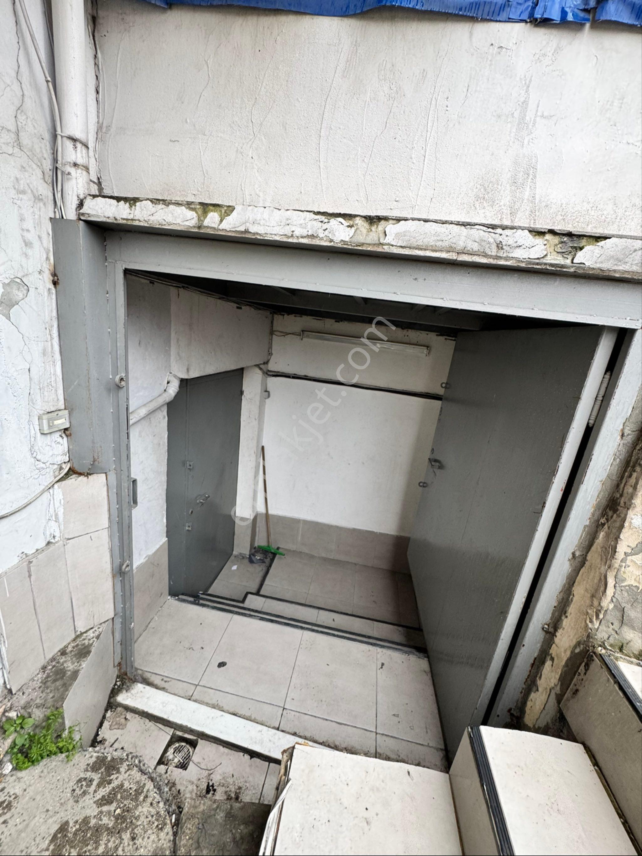 Depo- Marmara Forum Bakırköy Adleysi Cepheli Eşsiz Kiralık Depo - Görsel 10