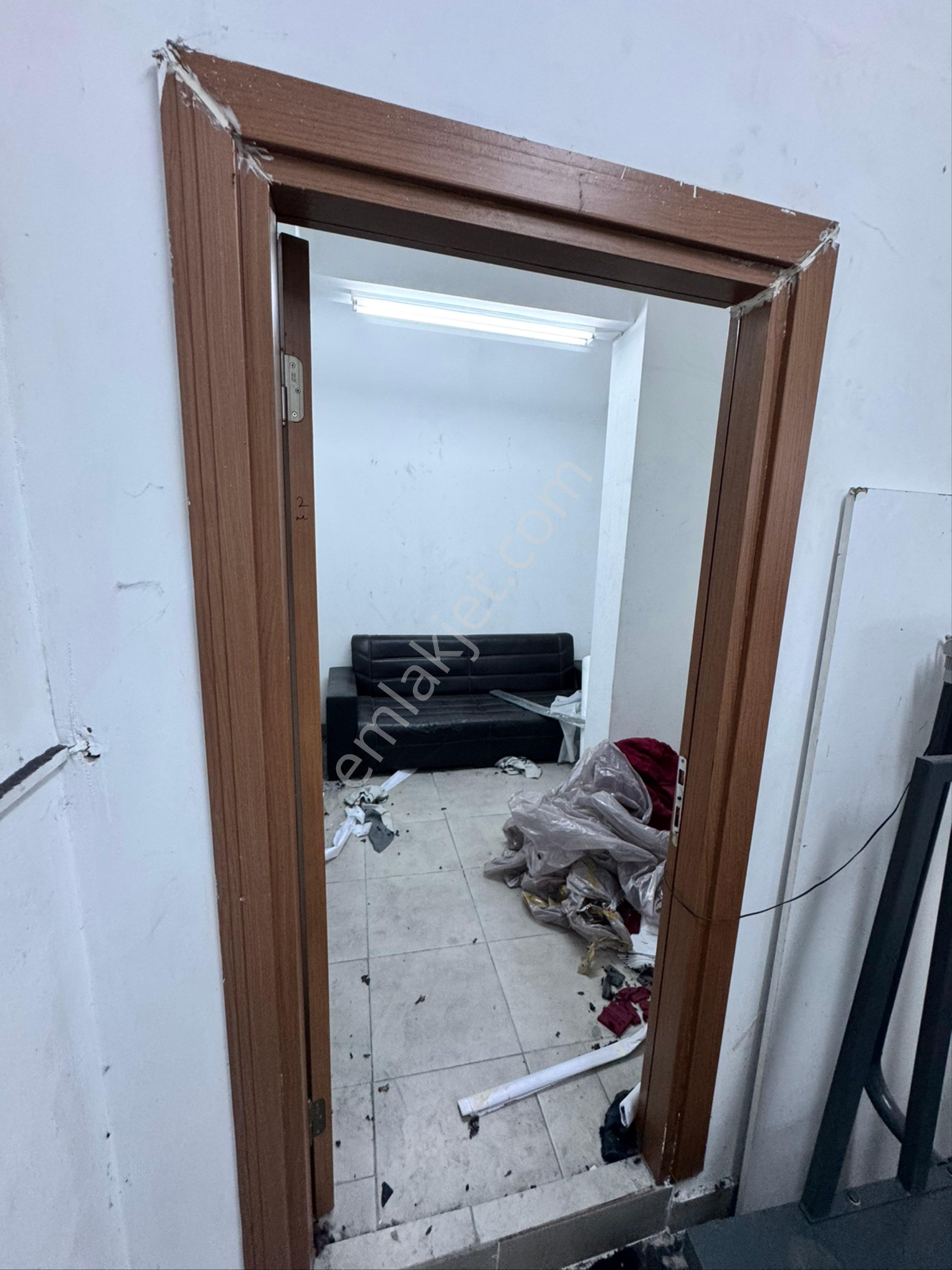 Depo- Marmara Forum Bakırköy Adleysi Cepheli Eşsiz Kiralık Depo - Görsel 8