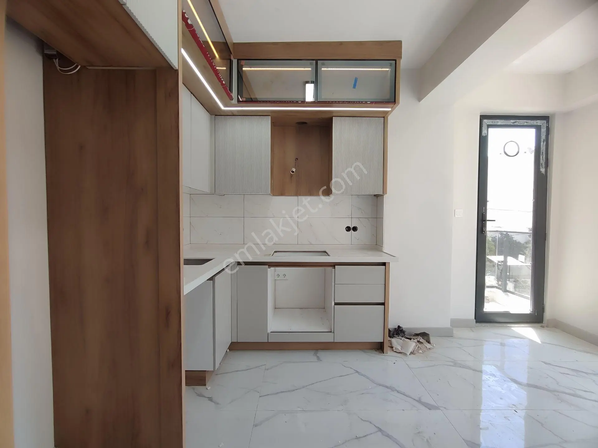 Kardeşten İkizçay'da Denize 50 Mt. Doğalgazlı Ara Kat Ön Cephe Sıfır 2+1 Lüks Daire - Görsel 5