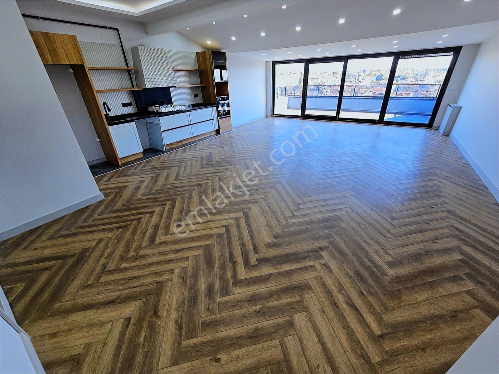 Sıfır Binada Deniz Manzaralı Teraslı Otoparklı 4+2 310 M2 Dublex - Görsel 16