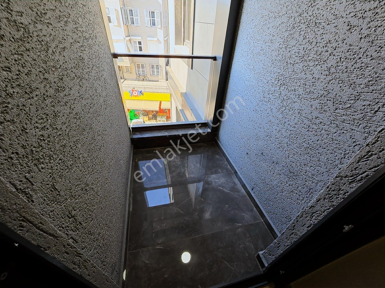 Sıfır Binada Deniz Manzaralı Teraslı Otoparklı 4+2 310 M2 Dublex - Görsel 2