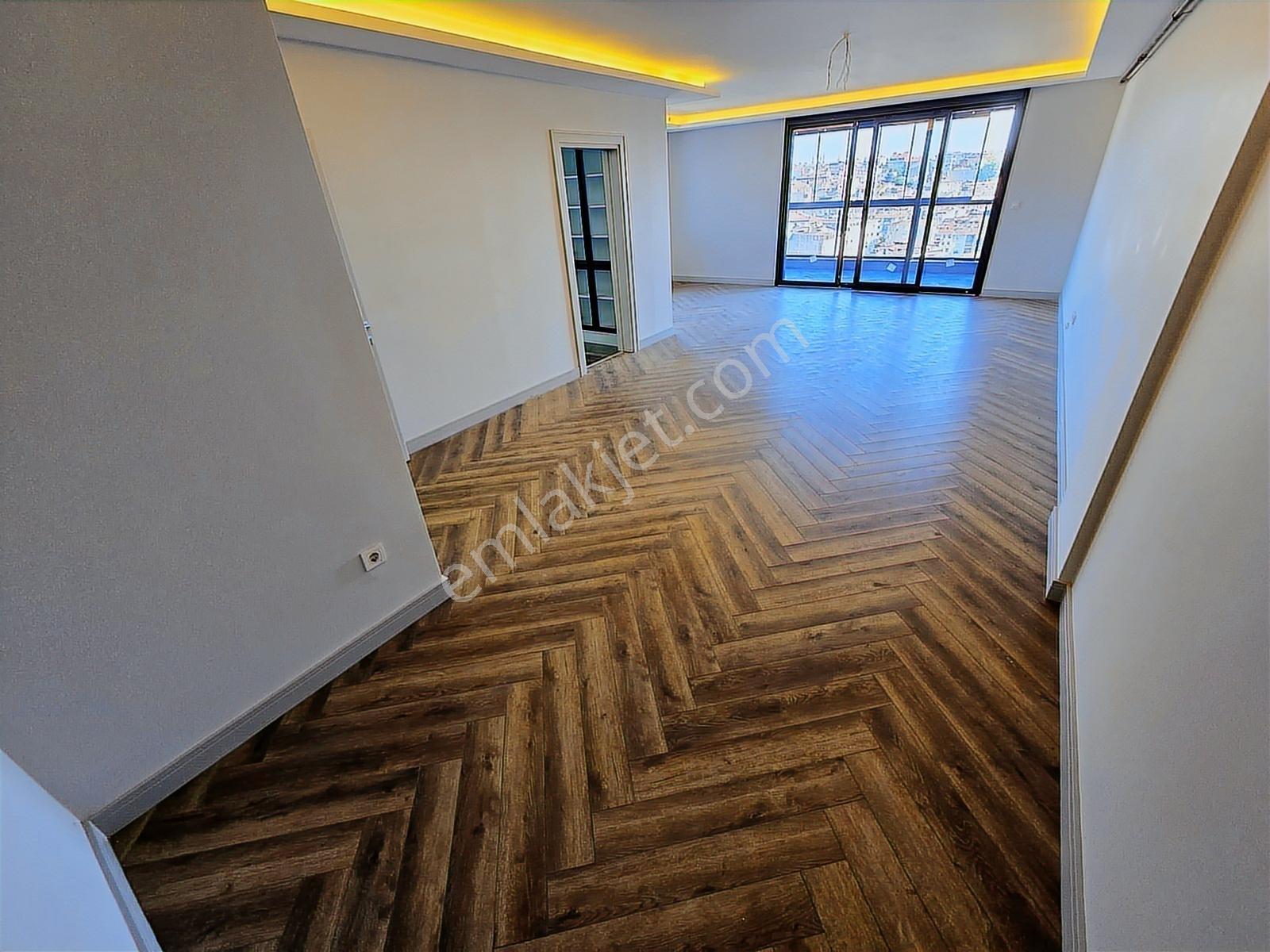 Sıfır Binada Deniz Manzaralı Teraslı Otoparklı 4+2 310 M2 Dublex - Görsel 5
