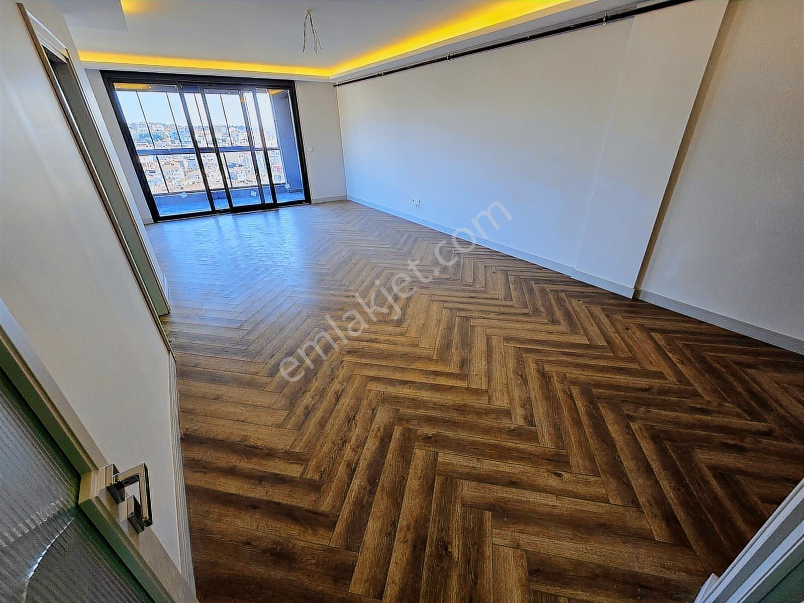 Sıfır Binada Deniz Manzaralı Teraslı Otoparklı 4+2 310 M2 Dublex - Görsel 30