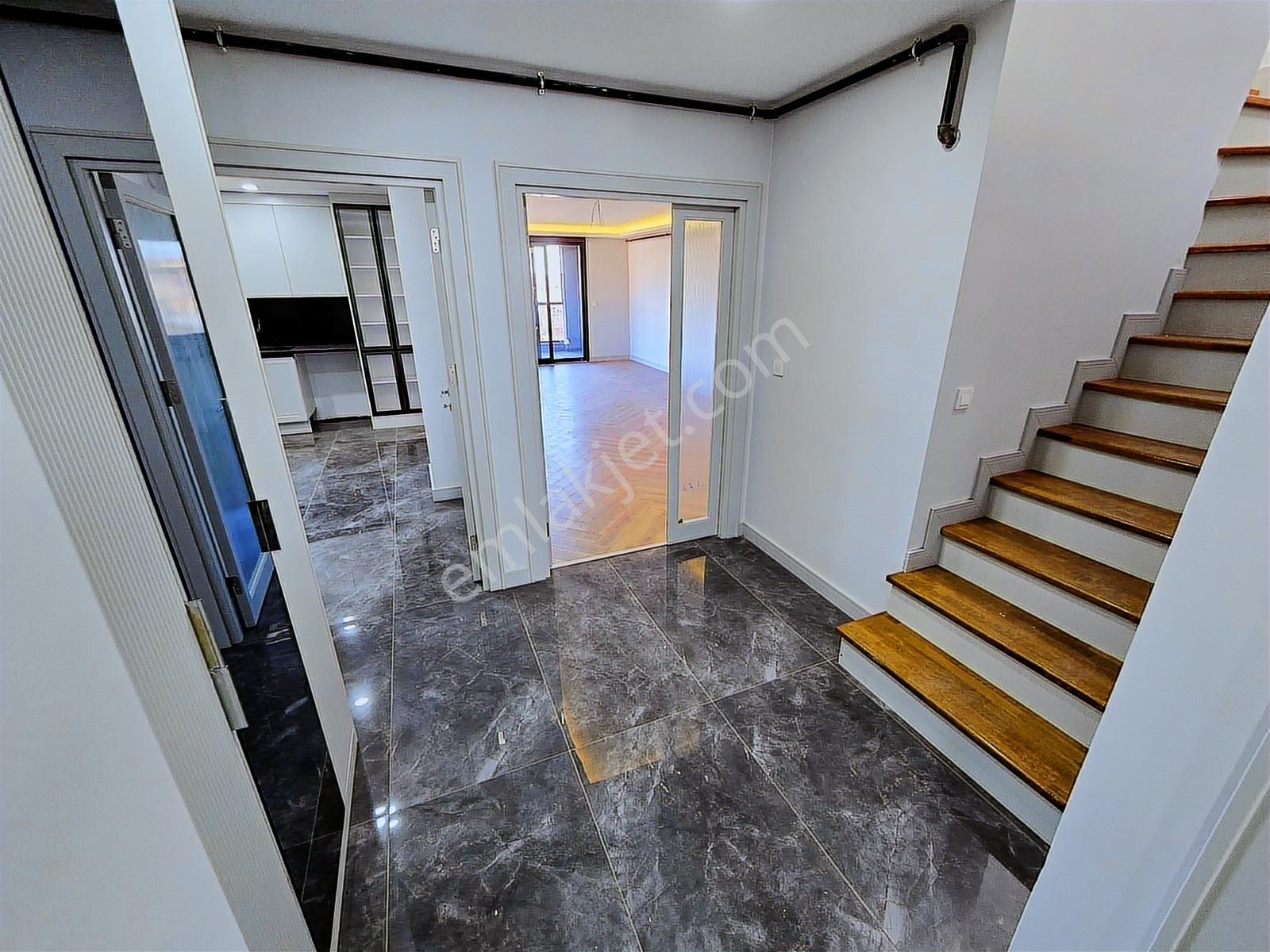 Sıfır Binada Deniz Manzaralı Teraslı Otoparklı 4+2 310 M2 Dublex - Görsel 18