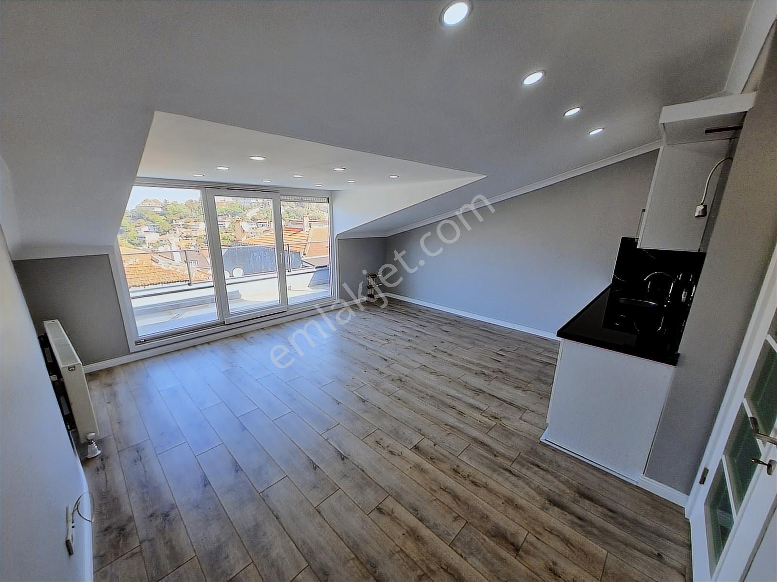 Deluxe 26 'dan Nezih Muhit İcadiyede Teraslı 3+2 180 M2 Dublex - Görsel 17